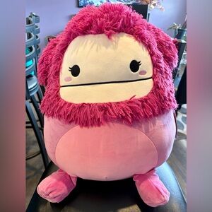 BNWT Nanette Bigfoot 16” Squishmallows